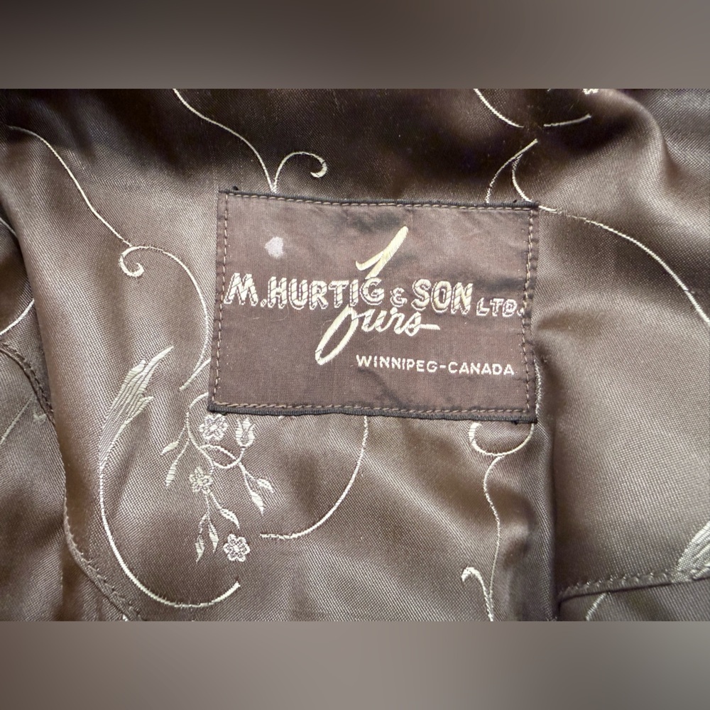M. HURTIG & SON FURS Stunning Jacket - Picture 9 of 14